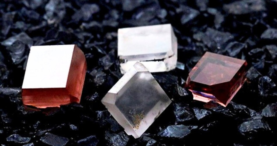 rough_lab_grown_diamond(1)